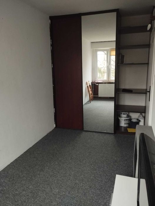 Ursus Niedzwiadek obok SKM pokoj WARTO