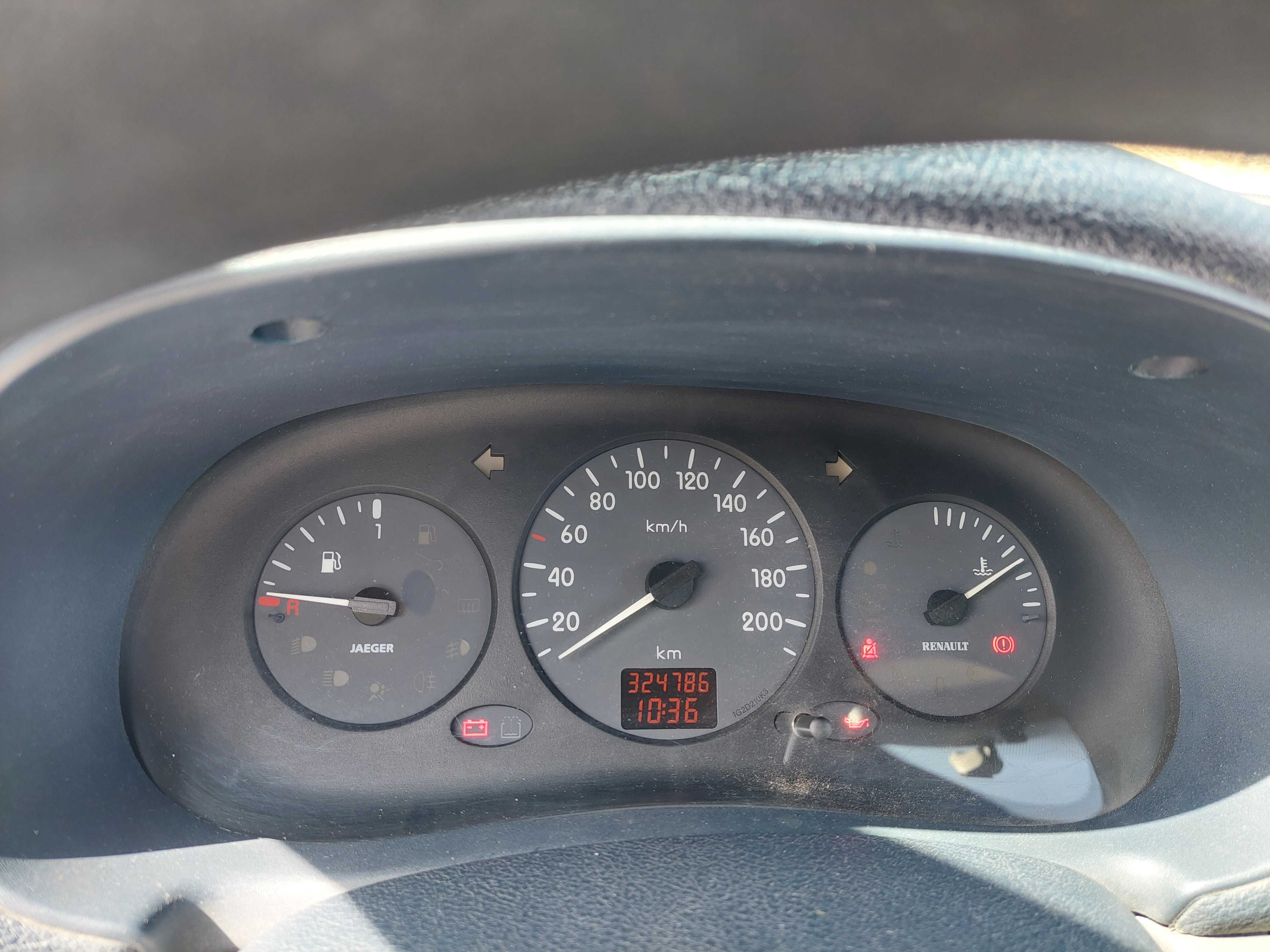 Renault Clio 1.9D em Circulação