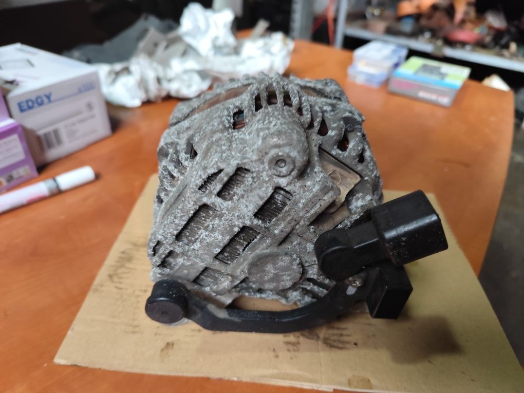 Alternator Citroen C4 Picasso C5 II 2.0 16V Peugeot 307 207