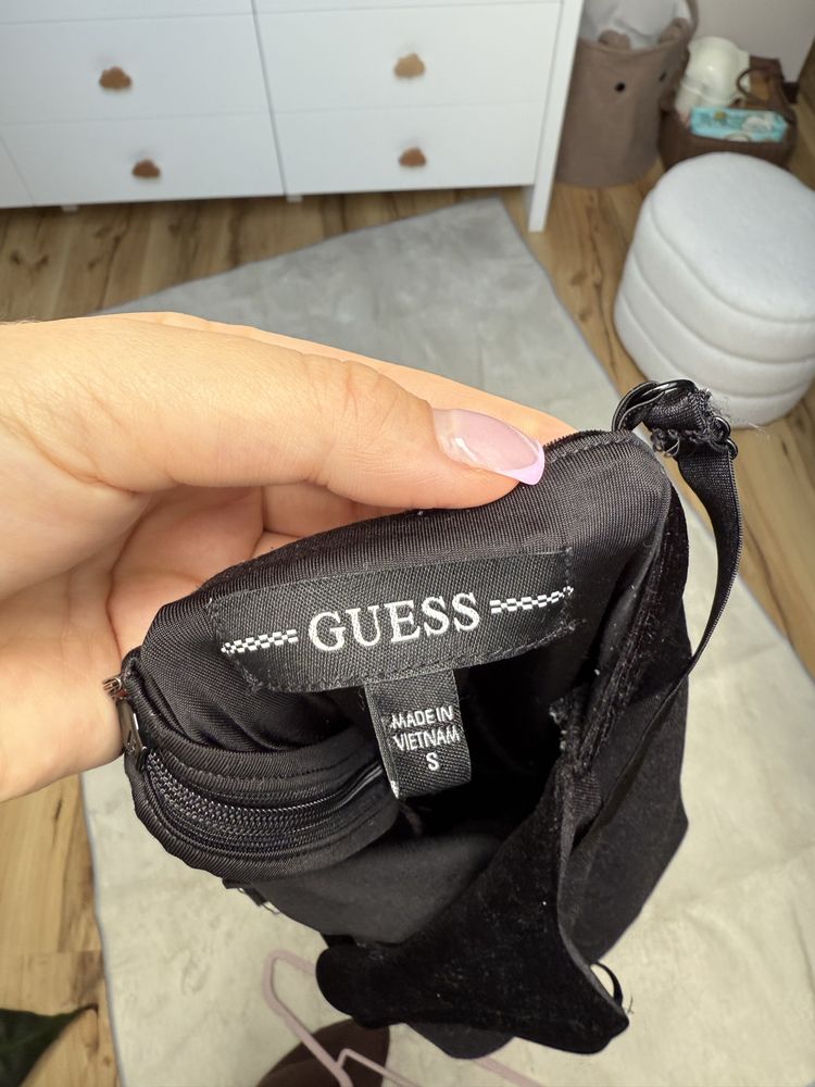 Sukienka welurowa czarna midi Guess S