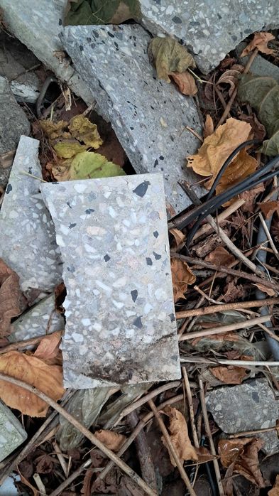 Oddam za darmo plytki lastryko uszkodzone