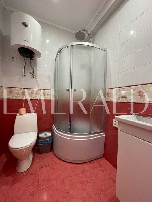 Продаж фасадного комерційного приміщення, метро Вокзальна