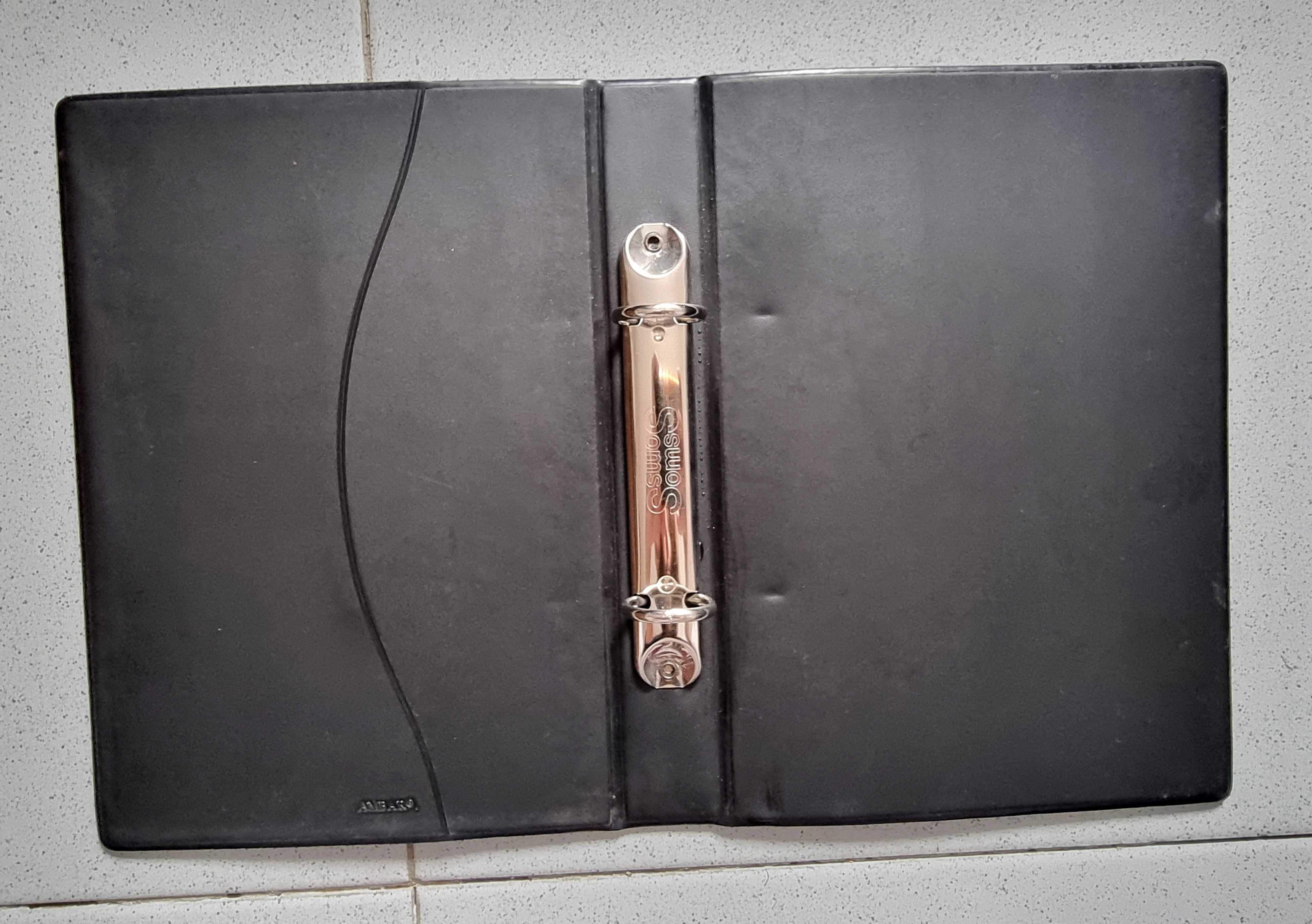 Dossier preto pequeno antigo