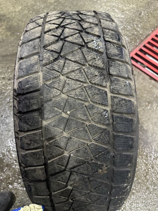 Продам резину зимнюю 275/50 Р 20.