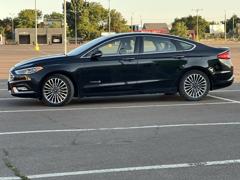 Ford Fusion Hybrid 2018 року, Titanium