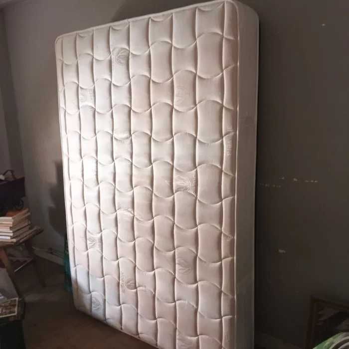 Colchão + estrado em ótimo estado