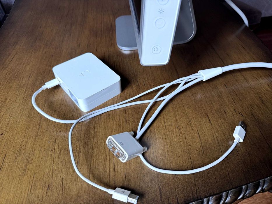 Продаю оригинальный Apple HD Display 23 дюйма в отличном состоянии