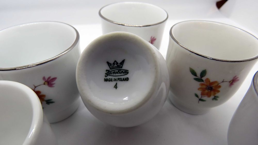 Kieliszki na jajka - 6 sztuk plus 1 Karolina doskonały stan !!! ZESTAW