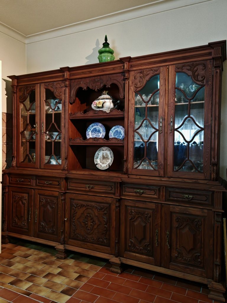 Conjunto de móveis de sala de jantar em castanho mogno maciço antigo