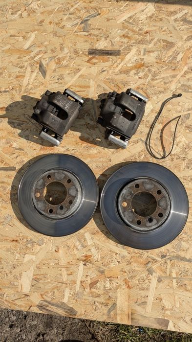 Тормозные диски, суппорта передние 286 Датчик износа колодок. BMW e 46