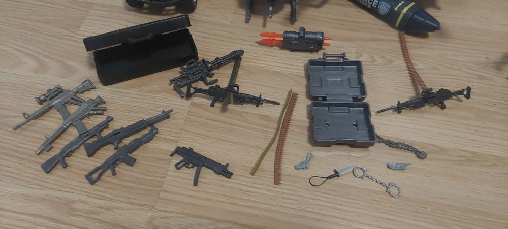 Ігровий набір фігурок та трансп-них засобів на тему поліції та спецназ