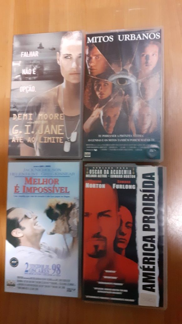 4 Cassetes vhs e 3 dvds filmes