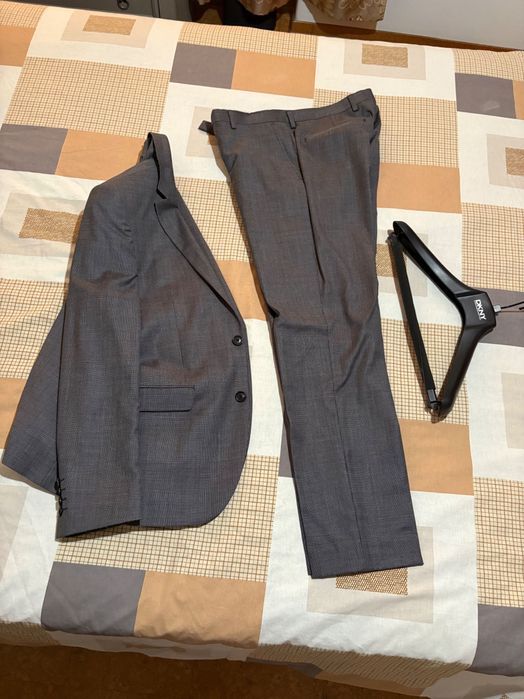 Fato belíssimo genuíno da DKNY em estado impecável cabide incluído