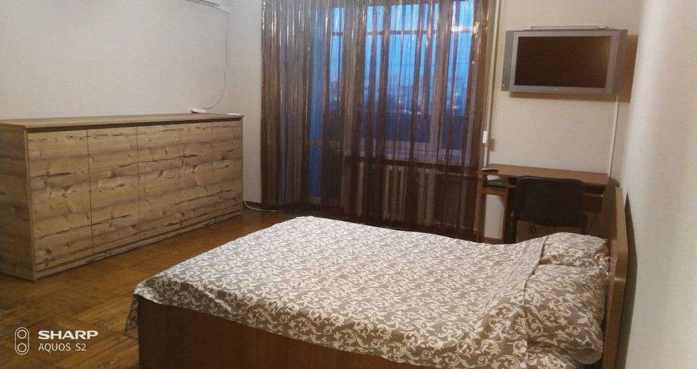 Затишна квартира подобово - погодинно, біля метро Ботанічний сад.