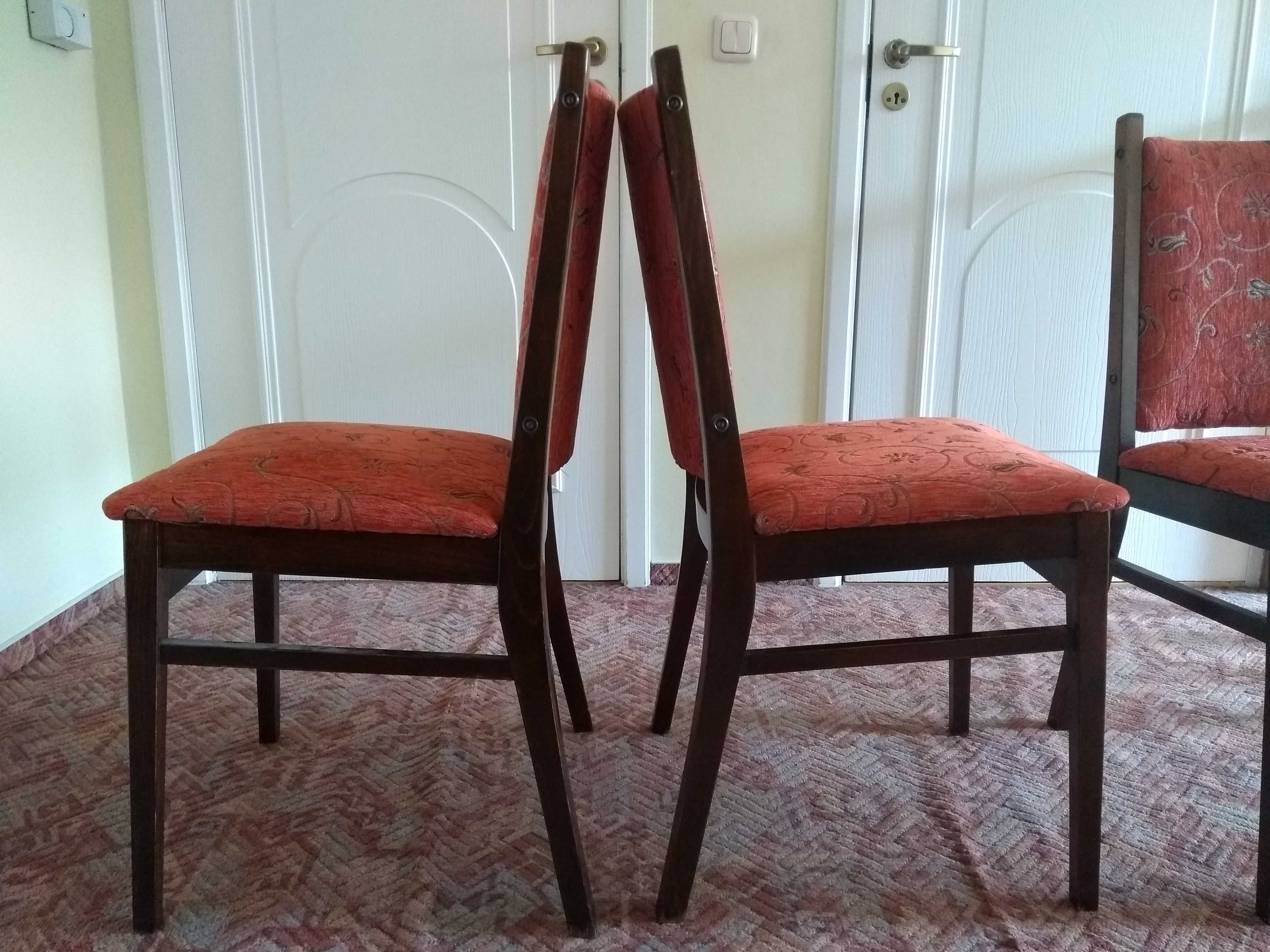 Krzesła 4 sztuki świeżo po renowacji ciemne drewno + poduszki