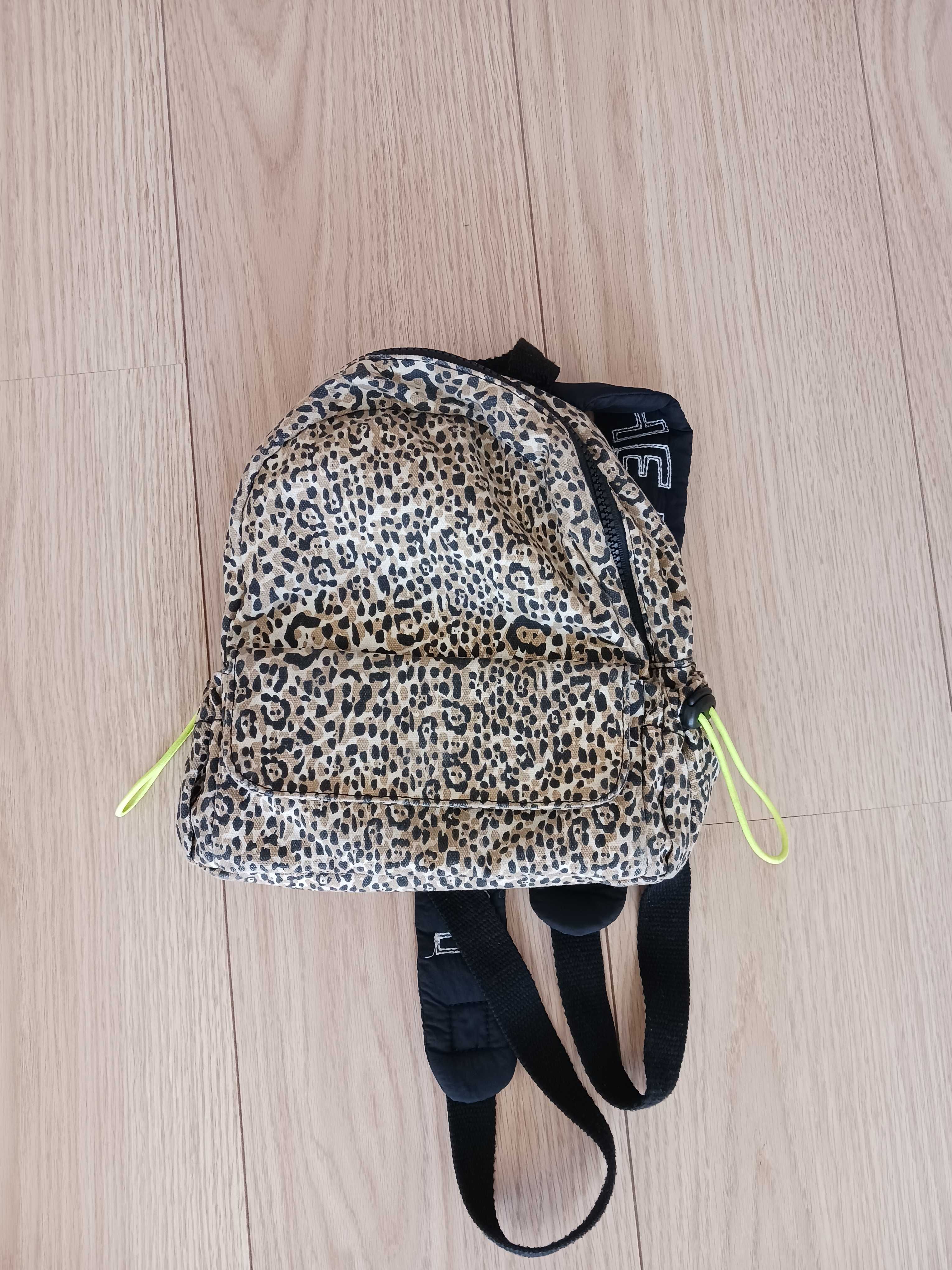 mochila padrão de tigre