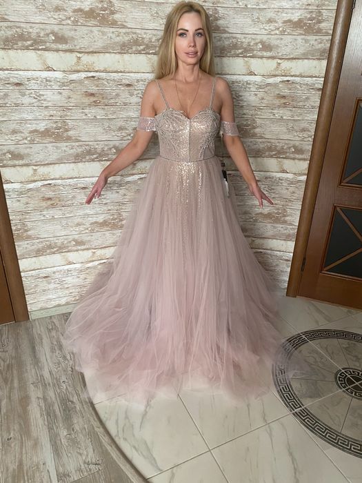 Хвастаюся сукнею