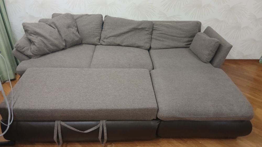 Продам срочно итальянский диван в идеальном состоянии с подушками