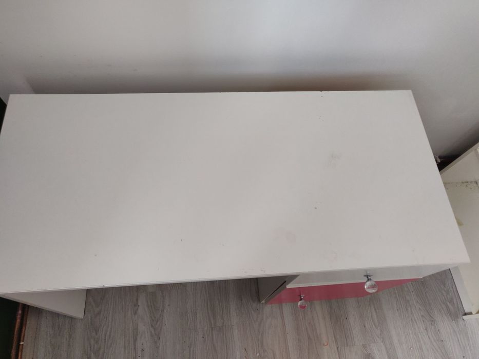 Biurko biało różowe