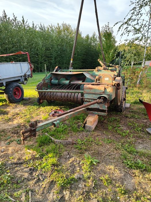 Prasa kostka John Deere 214T