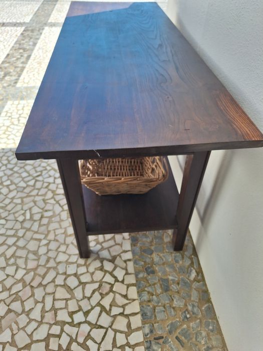 Aparador em castanhoAparador em castanho. Pode servir também como móve