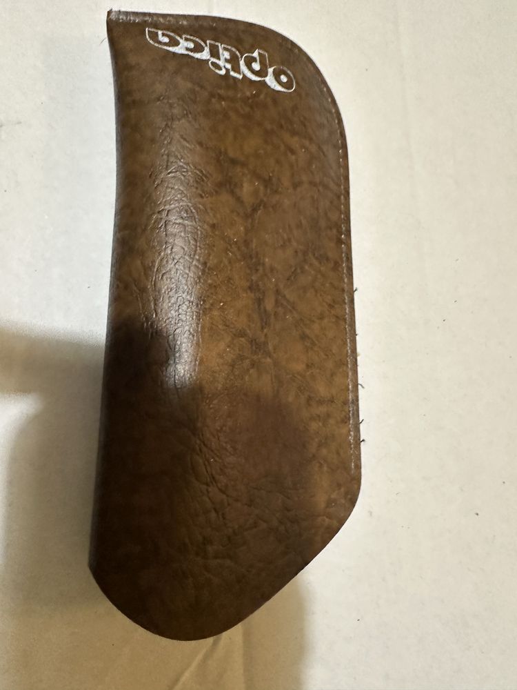 Brązowe etui/case na okulary