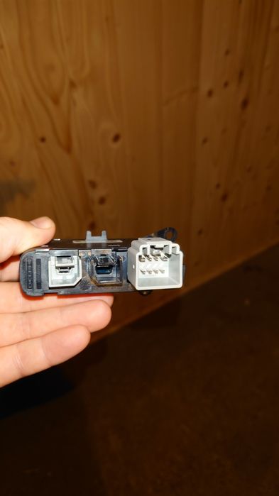 USB hub Jeep Grand Cherokee wk2 18-21