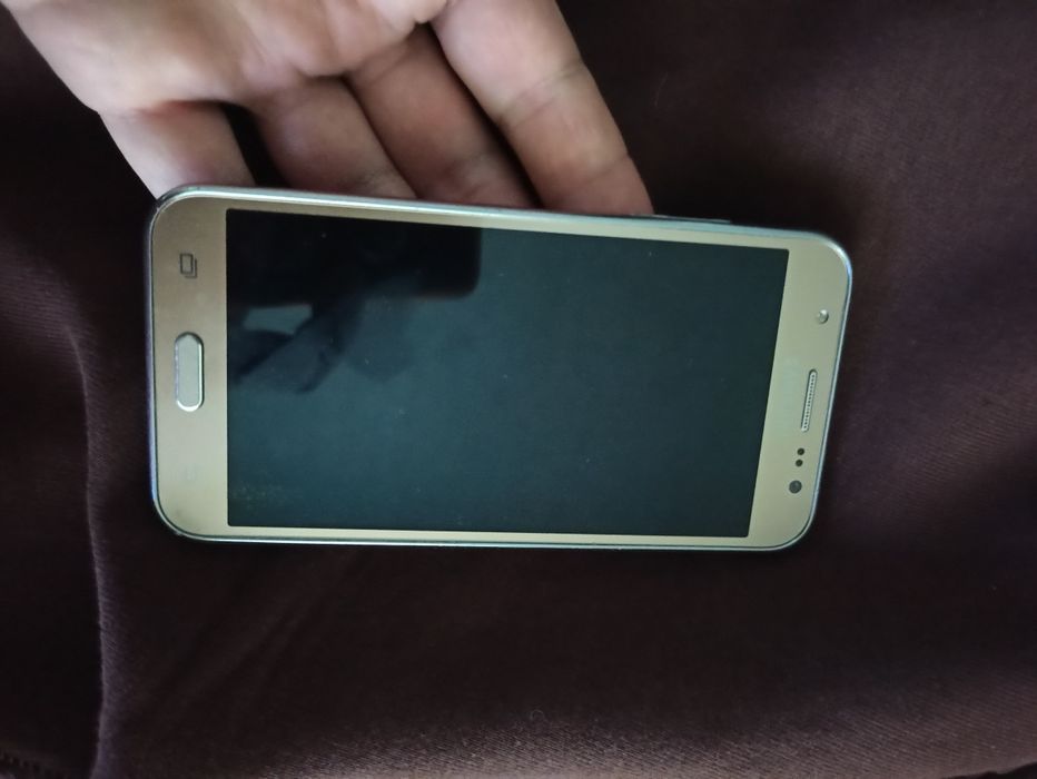 Galaxy j5 Samsung. Немає батареї. Стан невідомий.