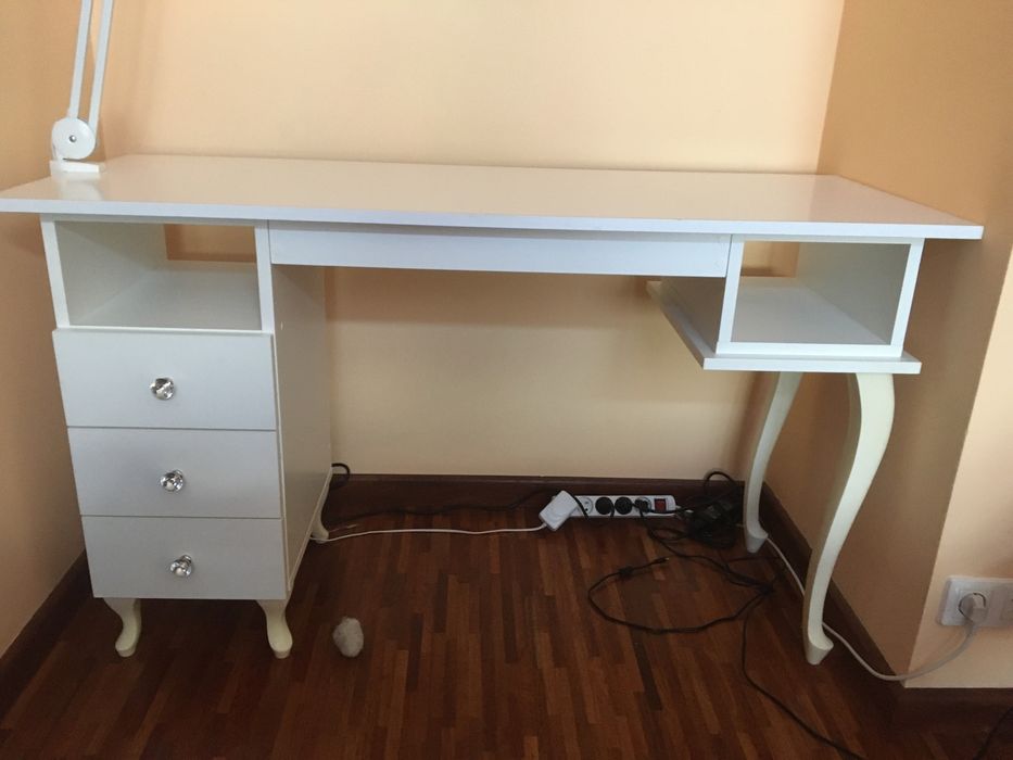 Biurko kosmetyczne stolik do manicure toaletka