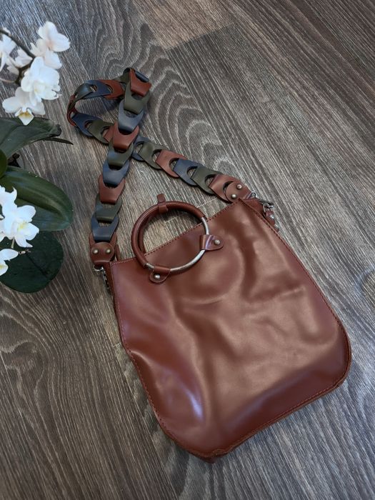 Коричнева шкіряна сумка тоут через плече прямокутна