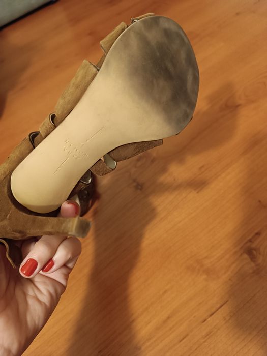 Sapatos de salto alto