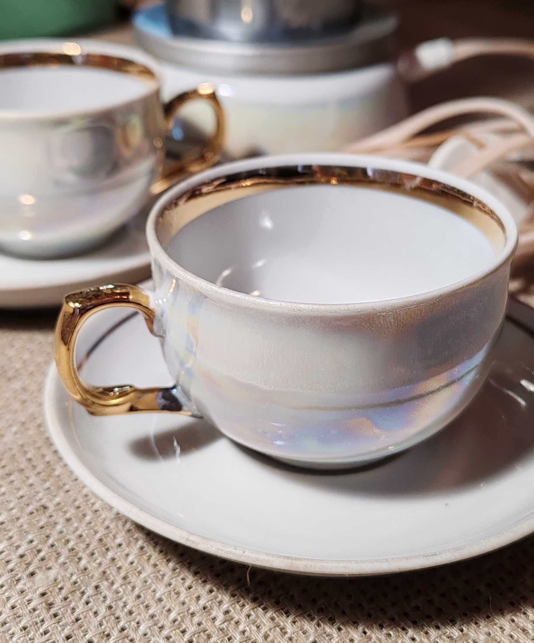 Porcelanowy zaparzacz kawy z podgrzewaczem z filiżankami