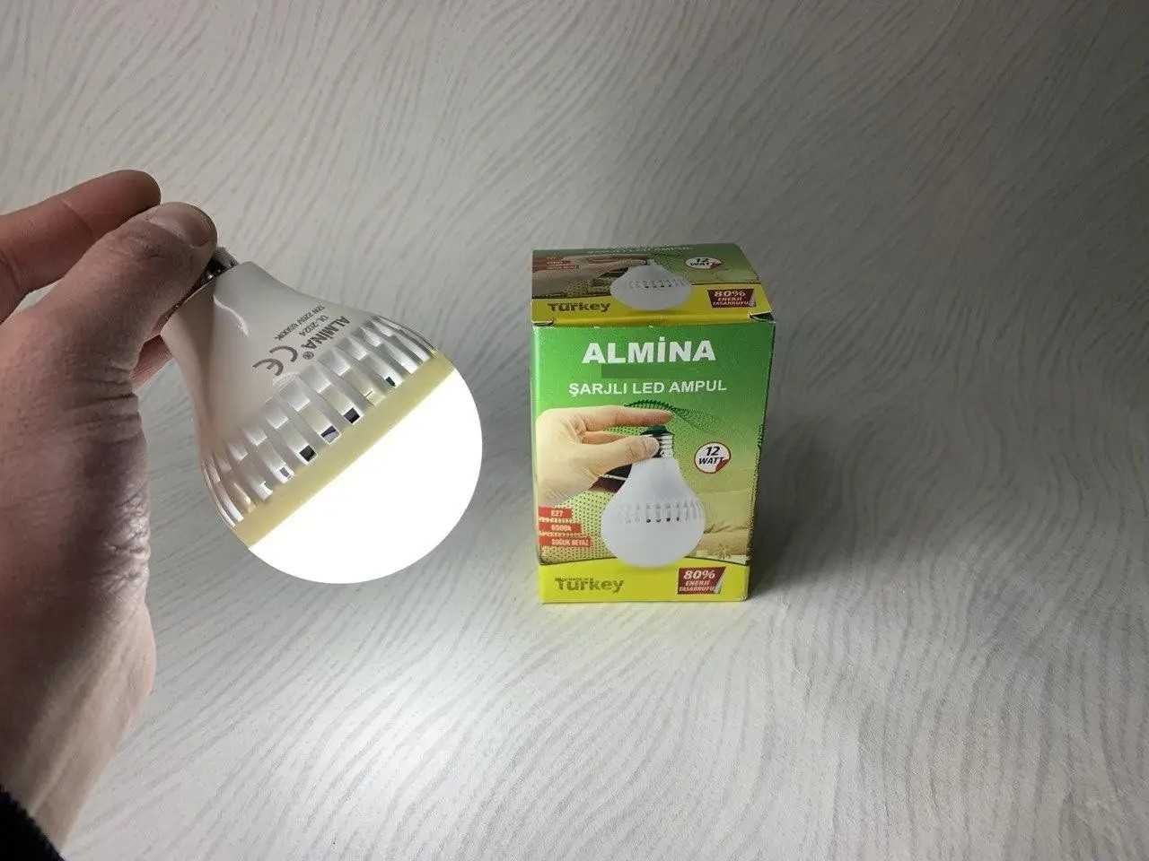 Led  лампочка с аккумулятором 12W. Фонарь. Светильник. Аварийная лампа