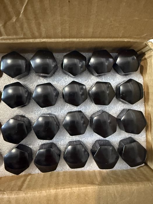 Zestaw śrub kół Coyote Accessories 53K548BLK czarne - Dodge/Jeep/Ram