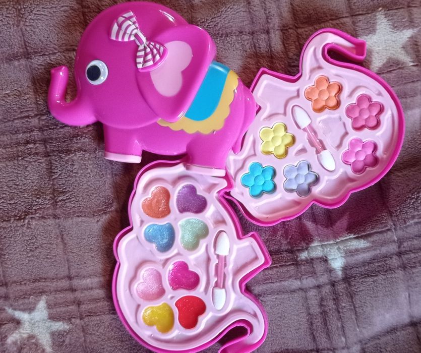 Косметичка. Подарочный набор для девочки.