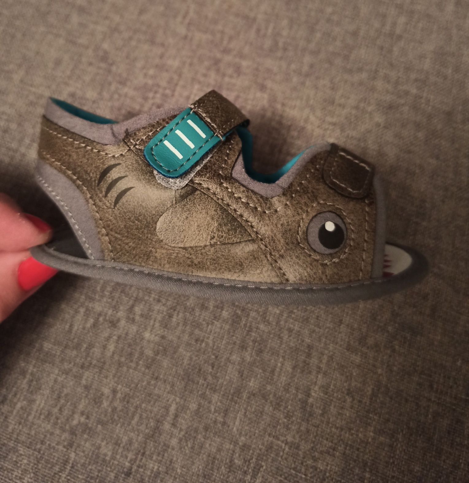 Nowe sandałki niemowlęce