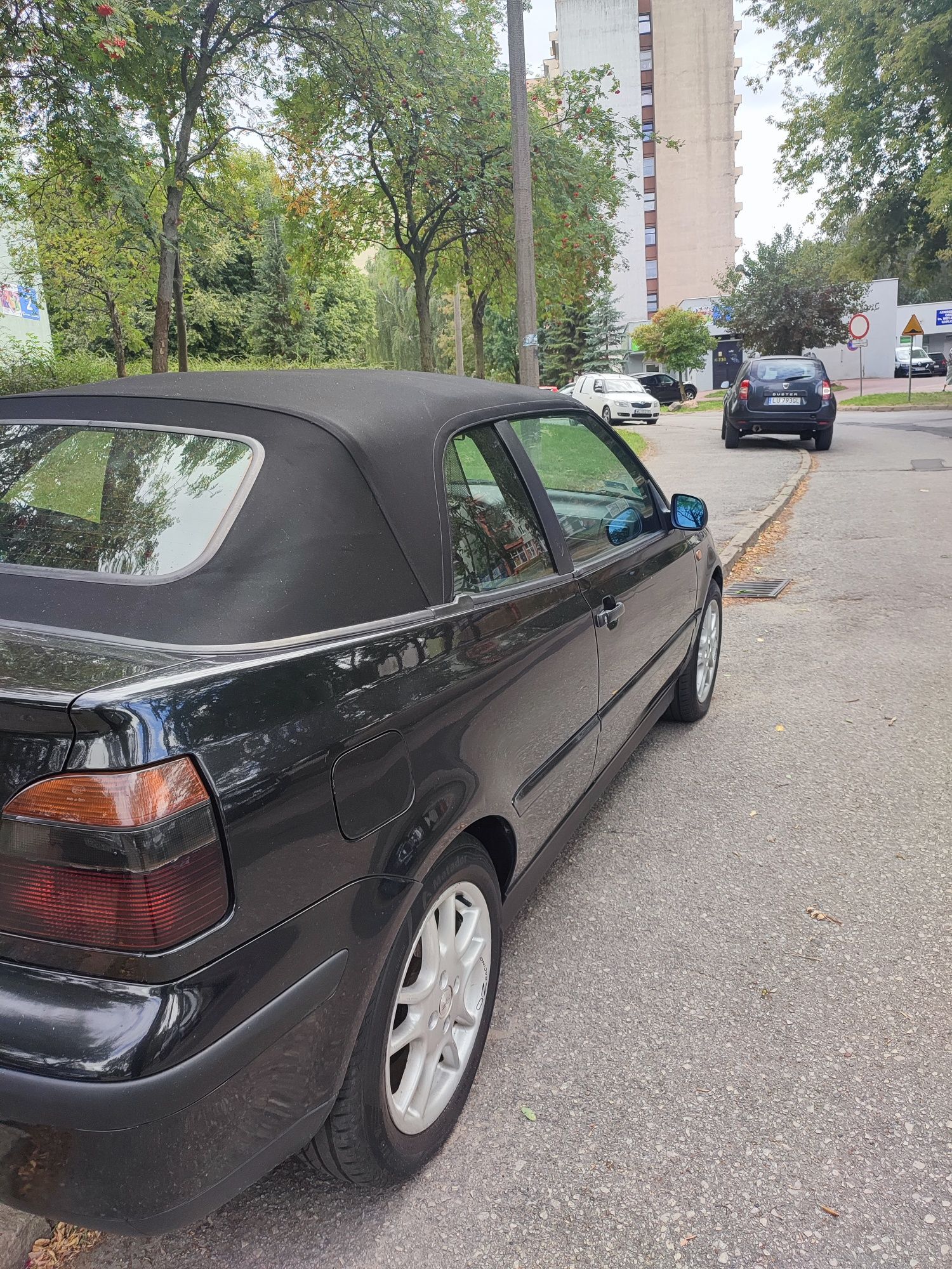 Golf cabrio 4 99r 1.8 sprzedaje jako uszkodzony wsteczny cieżko wchodz