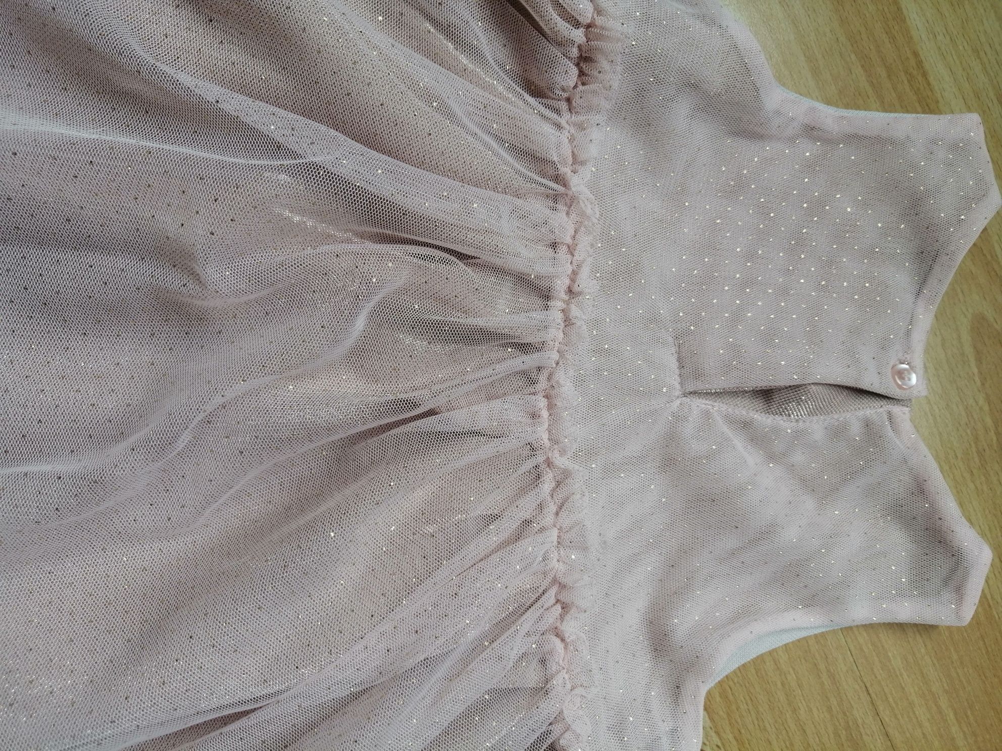 Różowa tiulowa sukienka 104