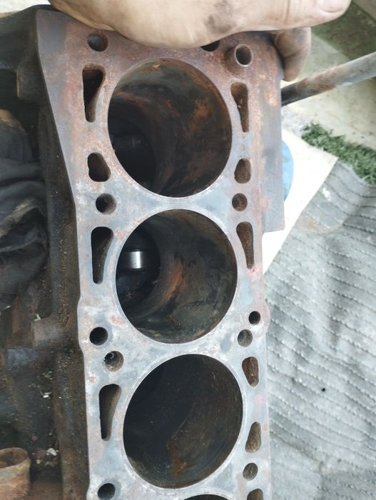 Продам блок на Опель кадет 1.6 бензин