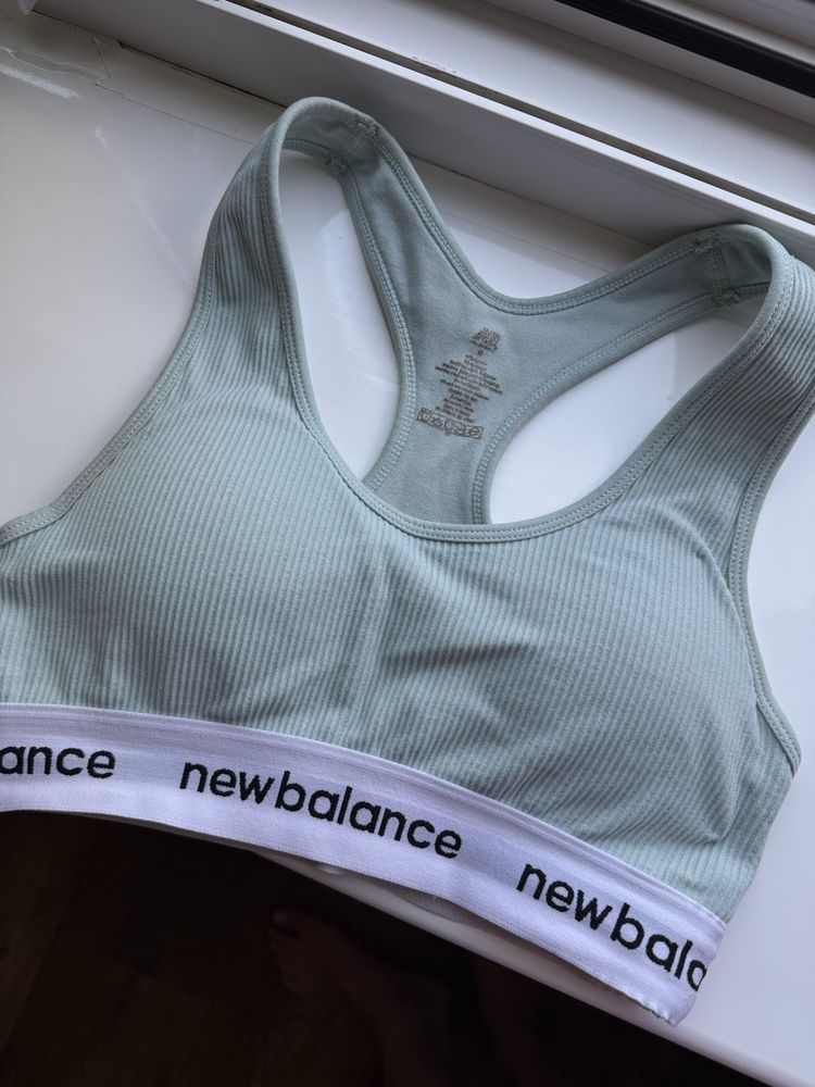 Спортивний топ new balance