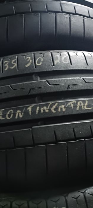 Pneus  235/30/20