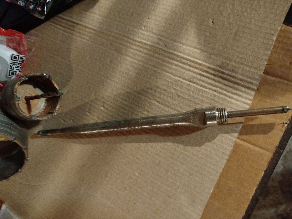 Коронки для бурения отверстий 2 шт. + Удлинитель