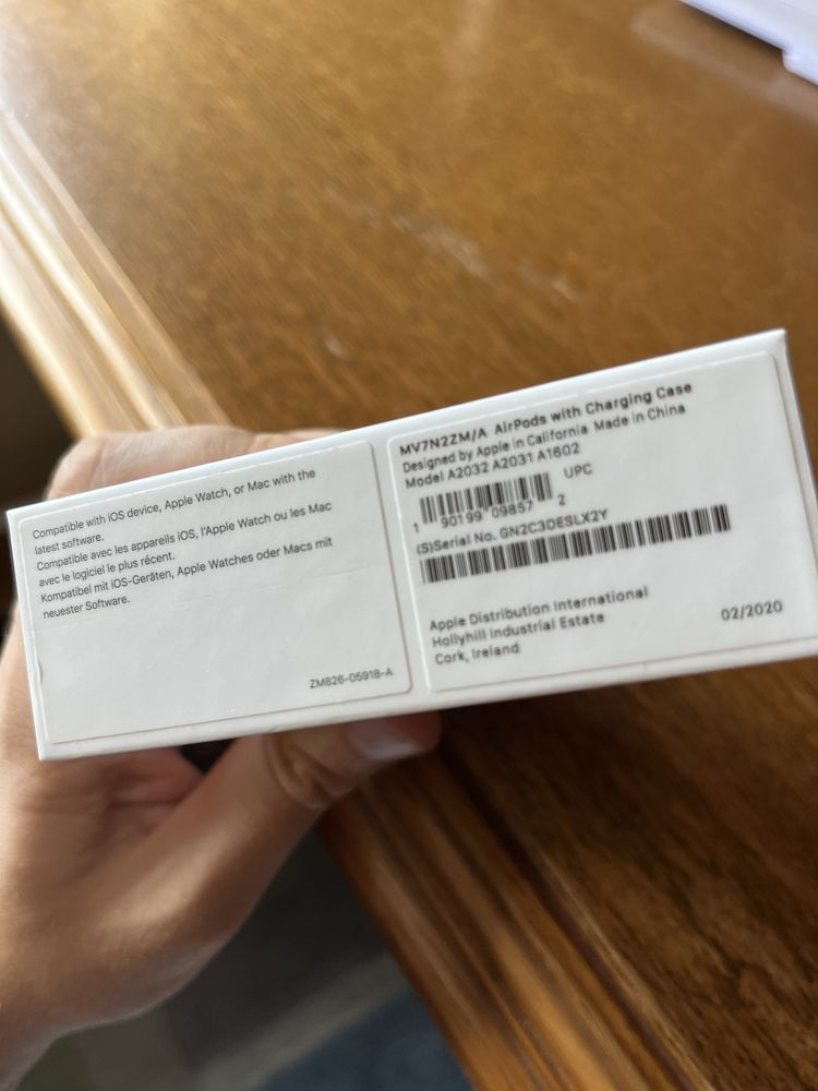 Słuchawki AirPods 2. generacji z etui ładującym