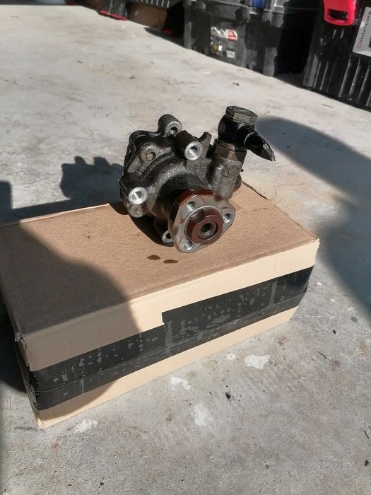 Pompa wspomagania kierownicy 100 bary /wv golf /seat /audi