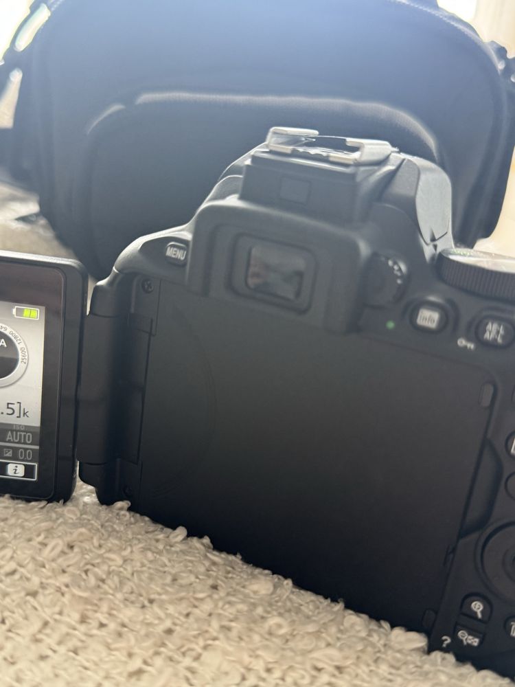 Lustrzanka Nikon D3500 korpus + obiektyw