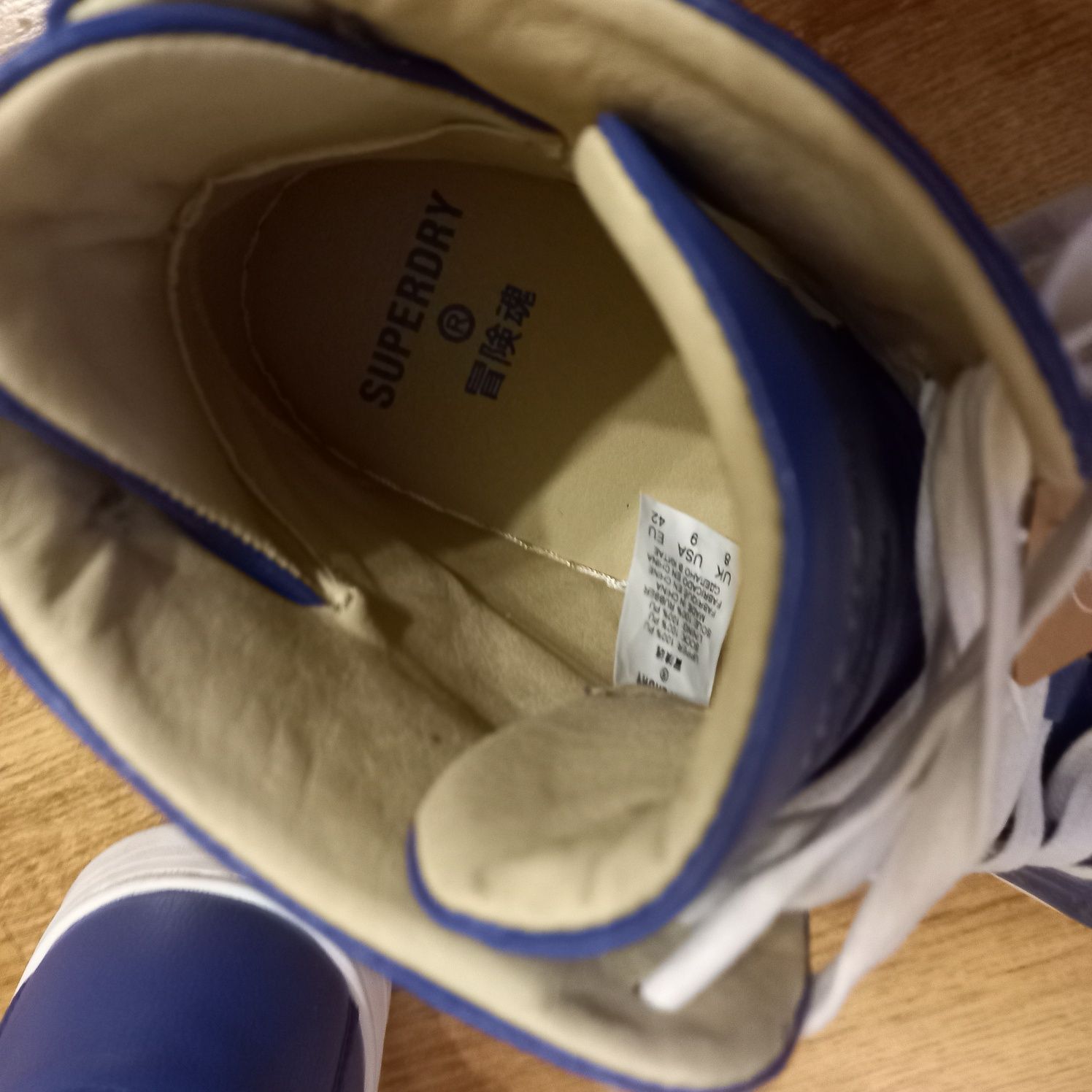 Buty superdry r.42 Nowe