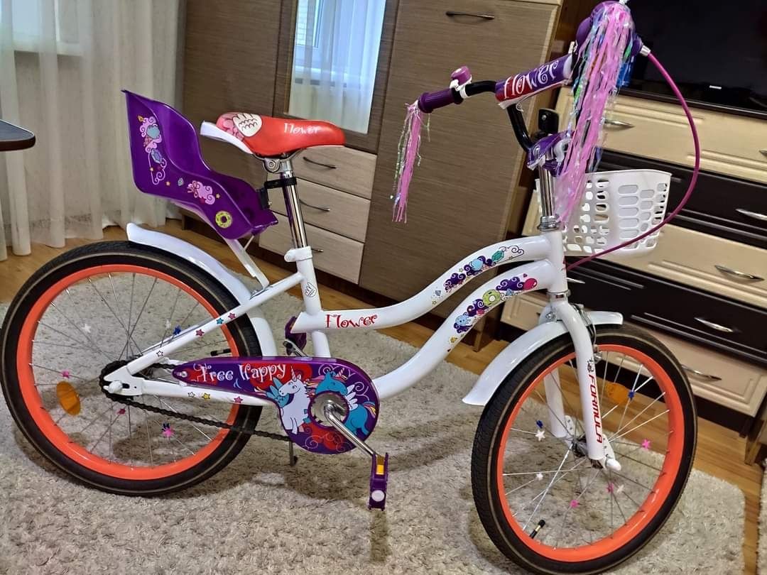 Дитячий велосипед яскравий для дівчинки