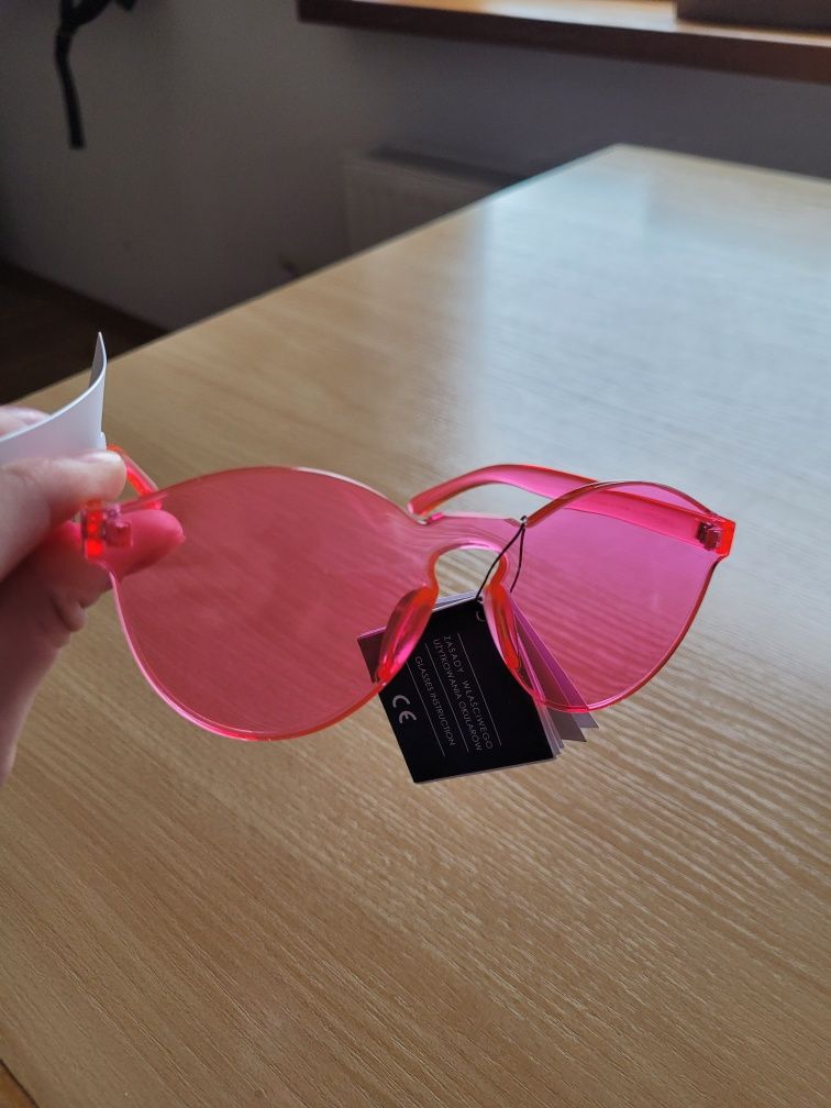 Różowe okulary przeciwsłoneczne