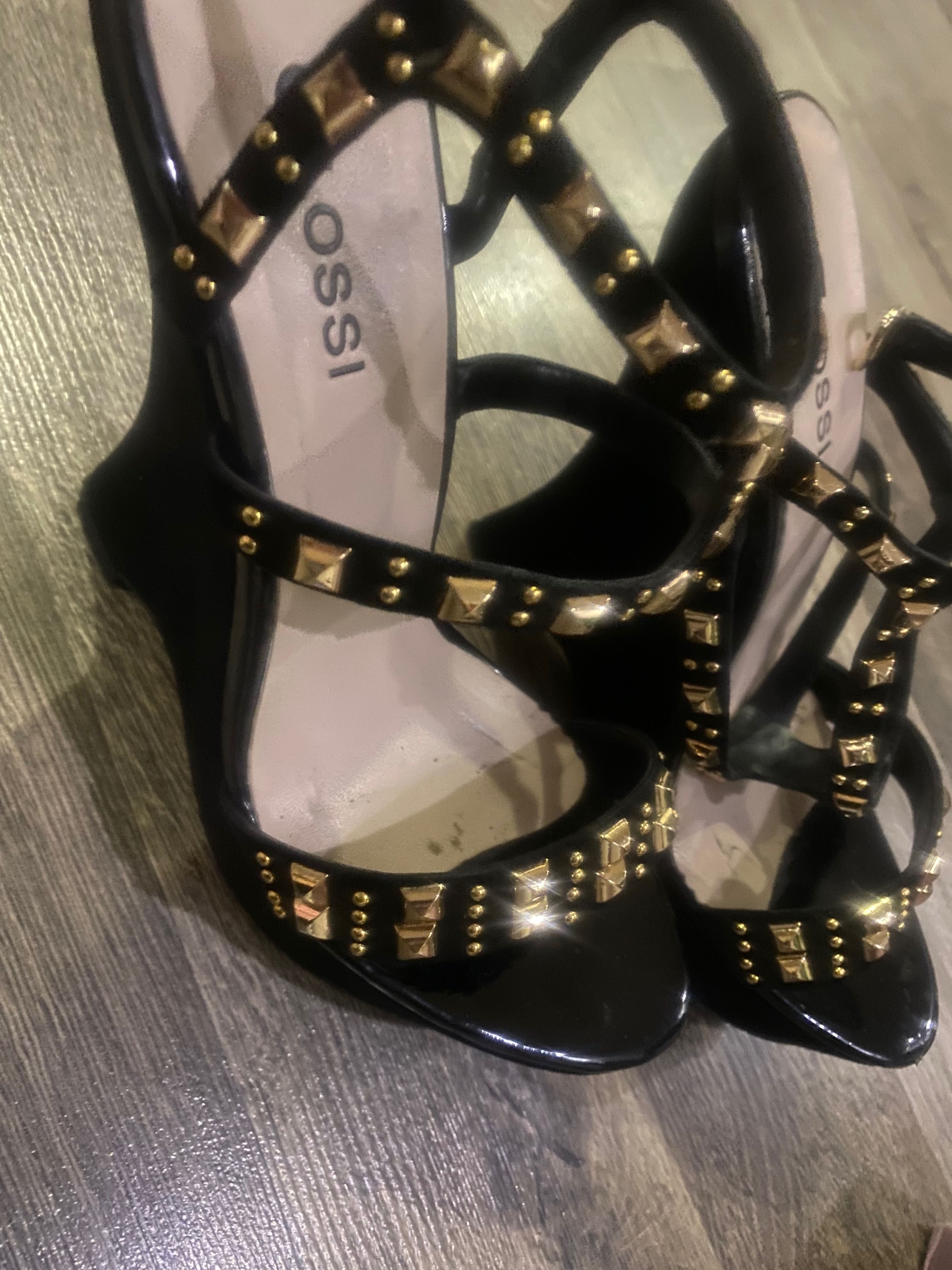 Продам Босоніжки Glossi