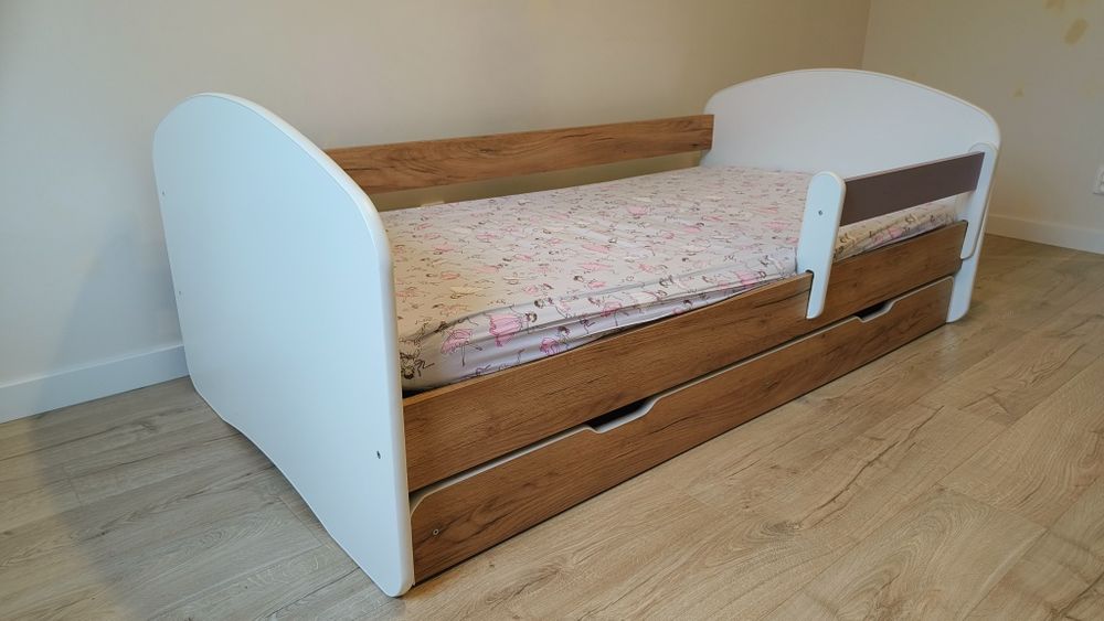 Łóżko dziecięce 90x180 + materac + szuflada stan bardzo dobry